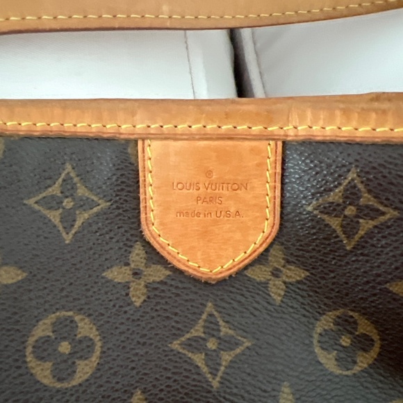 Louis Vuitton Discontinued Hobo - Picture 3 of 7